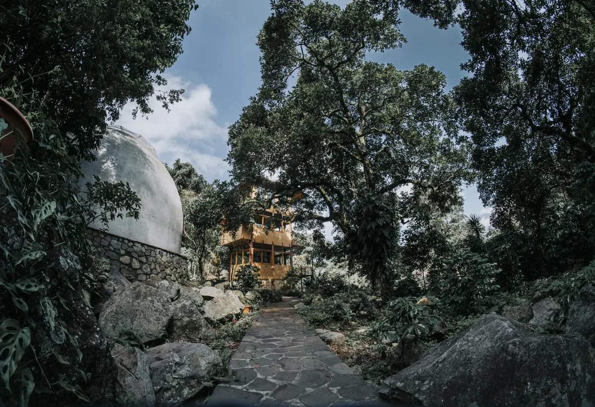 Maestro Valley dome and pathway